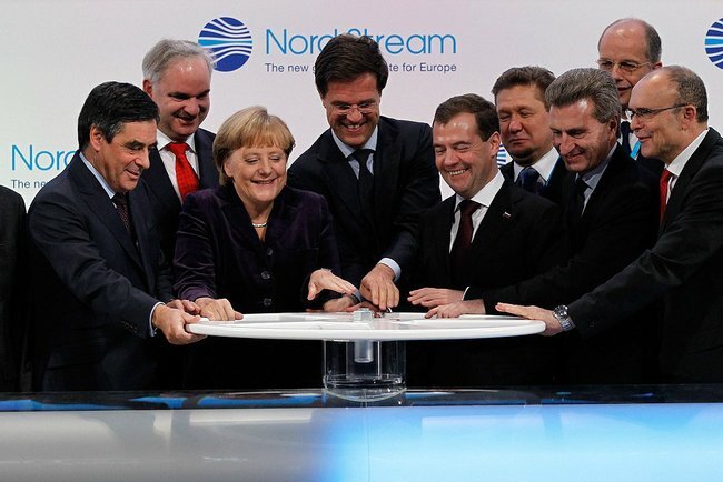 Eröffnungsfeier von Nord Stream 1 am 8. November 2011 mit Angela Merkel, Dimitry Medvedev und anderen Bekannten. Quelle: www.kremlin.ru