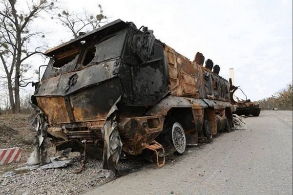 Zerstörter russischer Truppentransporter Taifun von Kamaz in der Ukraine