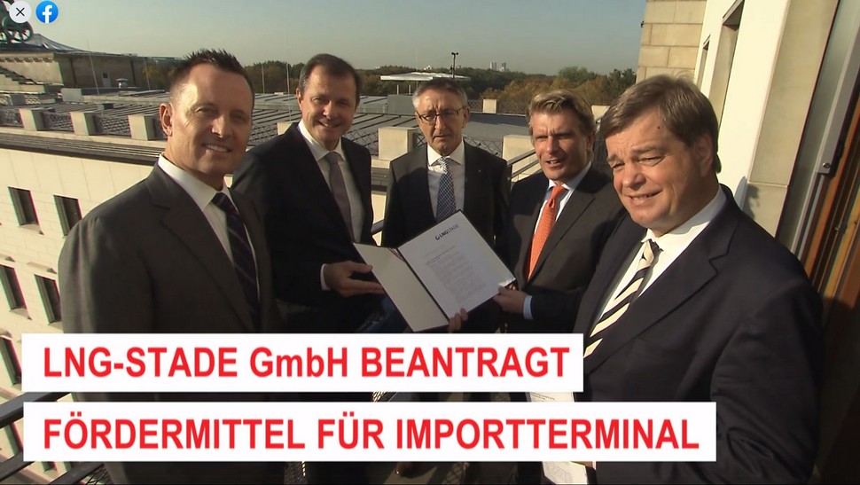 Gemeinsam für den LNG-Terminal-Stade(l): US-Botschafter Richard A. Grenell, MdB Oliver Grundmann (CDU), GF Manfred Schubert, Staatssekretäre Thomas Bareiß und Enak Ferlemann (beide CDU) mit Förderantrag im Oktober 2018 (Quelle Facebook Oliver Grundmann) 