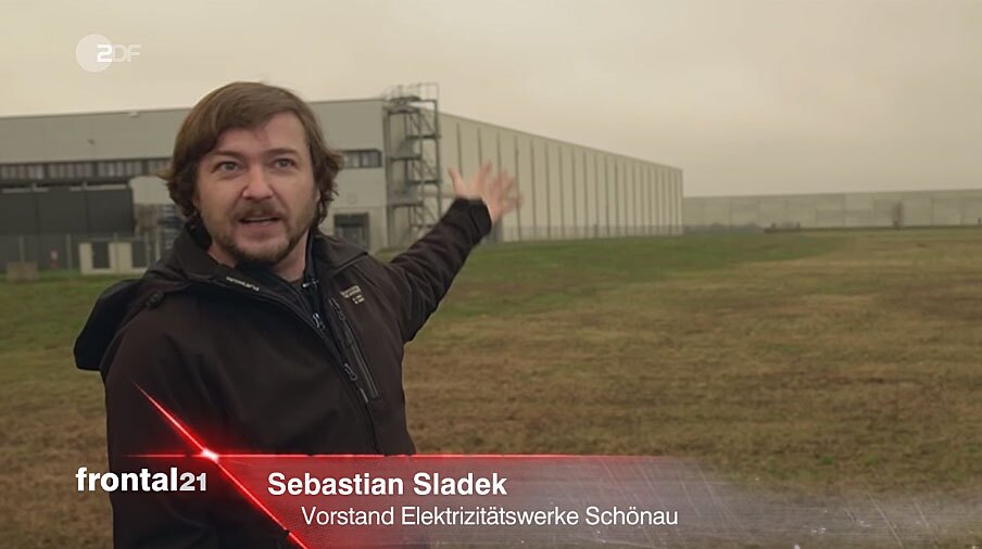 Kronzeuge EWS-Vorstand Sladek vor Gewerbehalle in Lahr: "Ich war ziemlich verblüfft". Screenshot ZDF 
